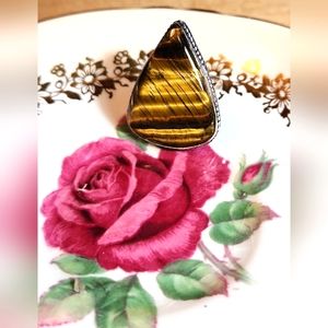 Silky, Sexy, Size 7 1/2, Irresistable Tiger Eye Ring. This Has Incredible Shine!